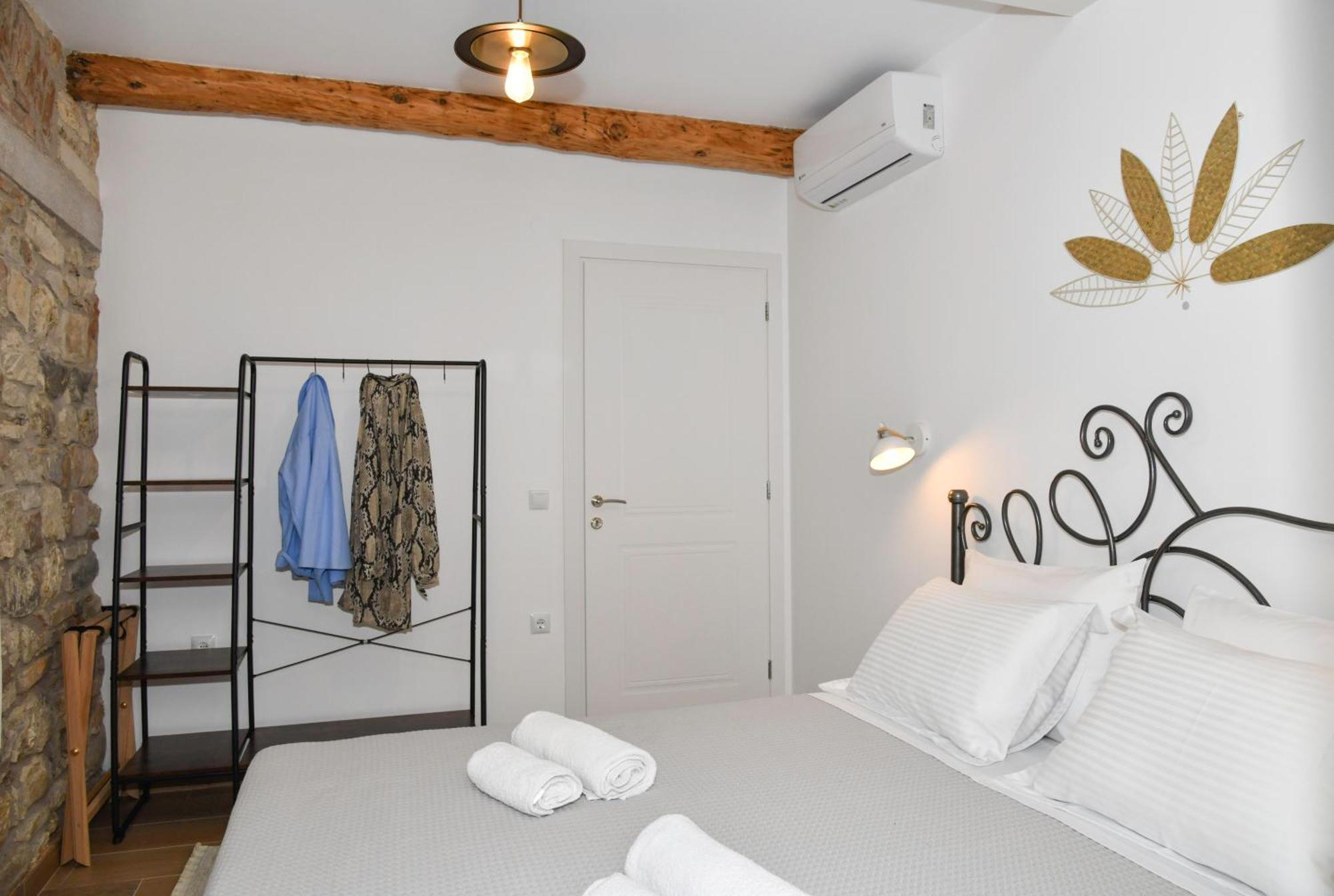 Captain Theo'S Modern Apartment Maria Лефкими Экстерьер фото